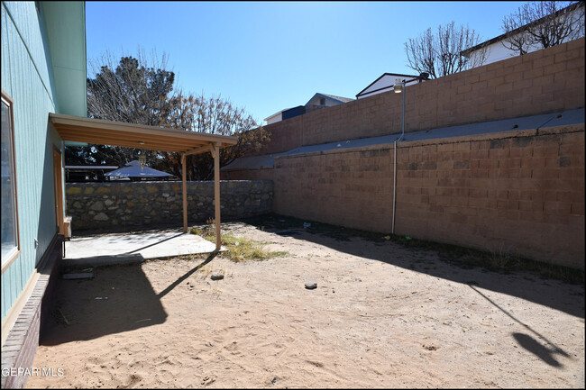 Building Photo - 12496 Sombra Fuerte Dr