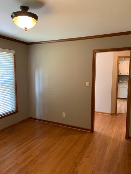 Building Photo - Room in House on Sawmill Rd