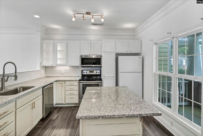 Building Photo - 302 Hampton Forest Drive