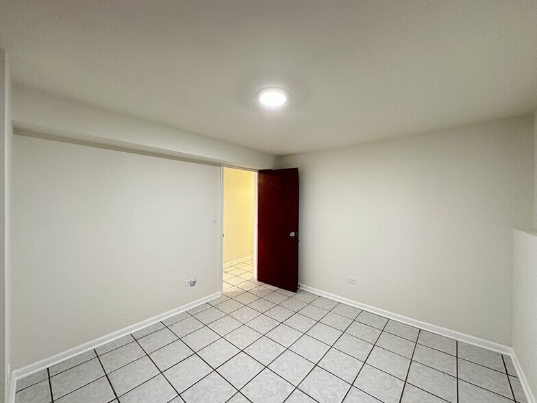 Building Photo - 5808 N Broadway St