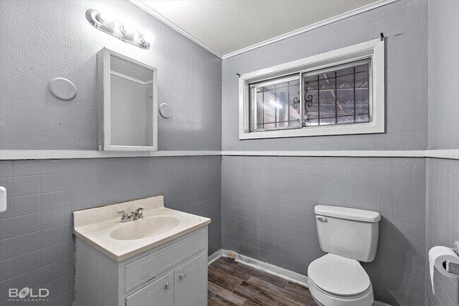 Building Photo - 2754 Lakehurst Ave