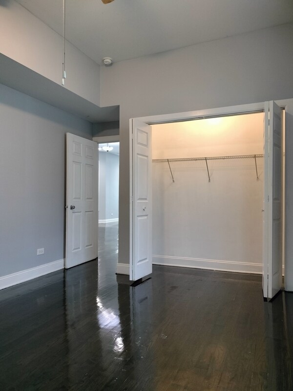 Building Photo - 1529 S Central Park Ave