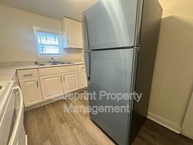 Building Photo - 3729 Pine Ave SW