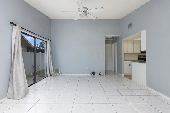 Building Photo - 3331 Whispering Dr N