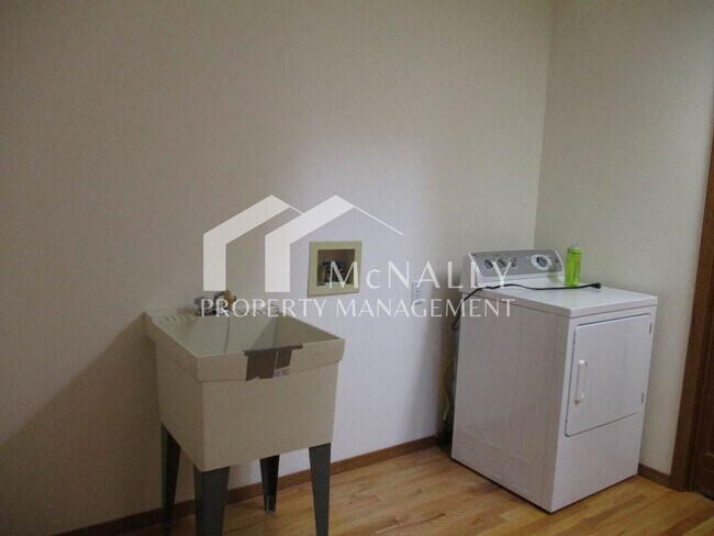 Building Photo - Beautiful 3 Bedroom 2.5 Bath Home in Gig Harbor