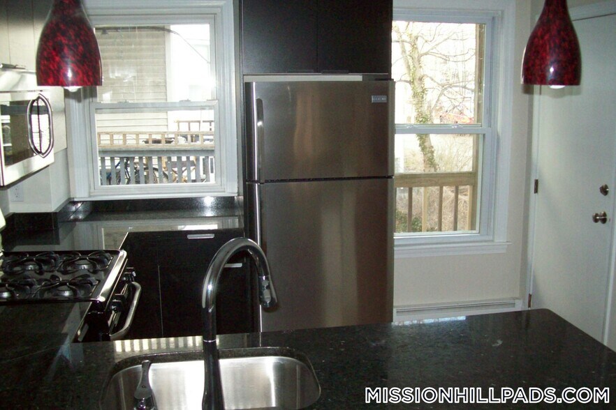 Building Photo - 14 Parker Hill Ave