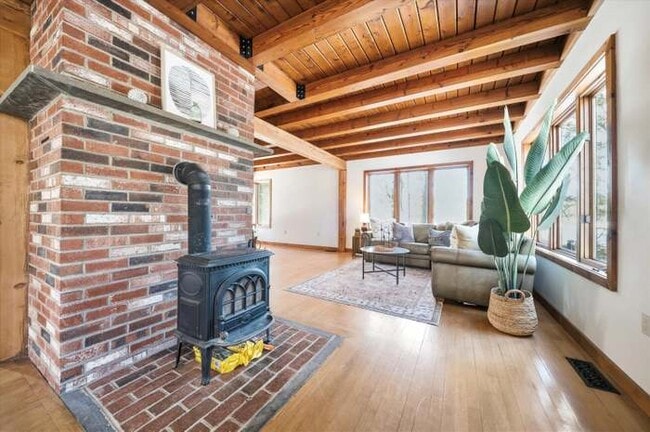 Building Photo - 105 Middle Rd