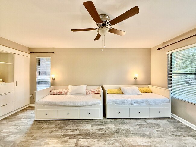 Building Photo - 3487 Balboa Cir