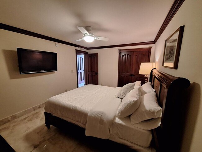 Building Photo - 3400 N Ocean Dr