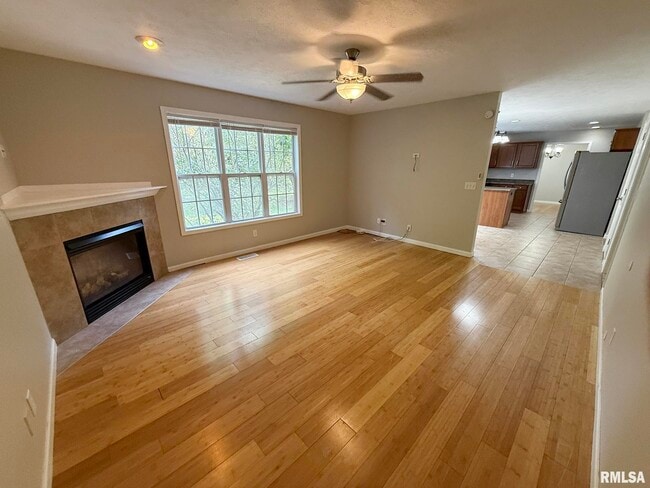 Building Photo - 2119 W Miners Dr