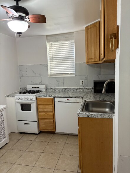 Building Photo - 701 Academy Rd