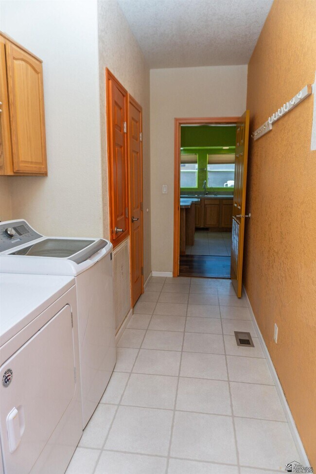 Building Photo - 28702 Canal Ave