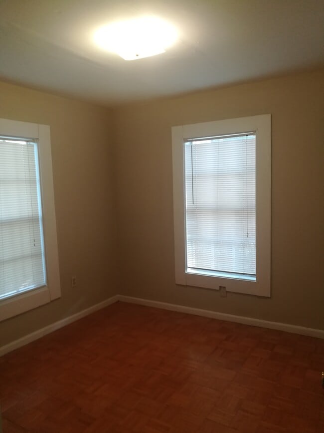 Building Photo - 1411