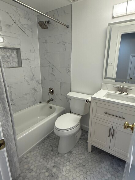 Building Photo - 9374 Tartan View Dr
