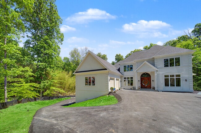 Building Photo - 10205 Sorrel Ave