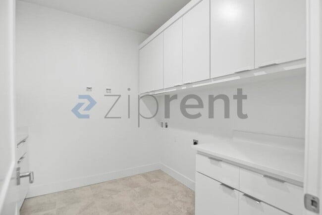 Building Photo - 1107 Lorenzini Lp