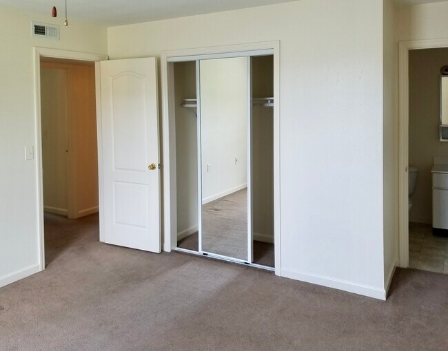 Building Photo - 8306 Shawn Ridge Dr