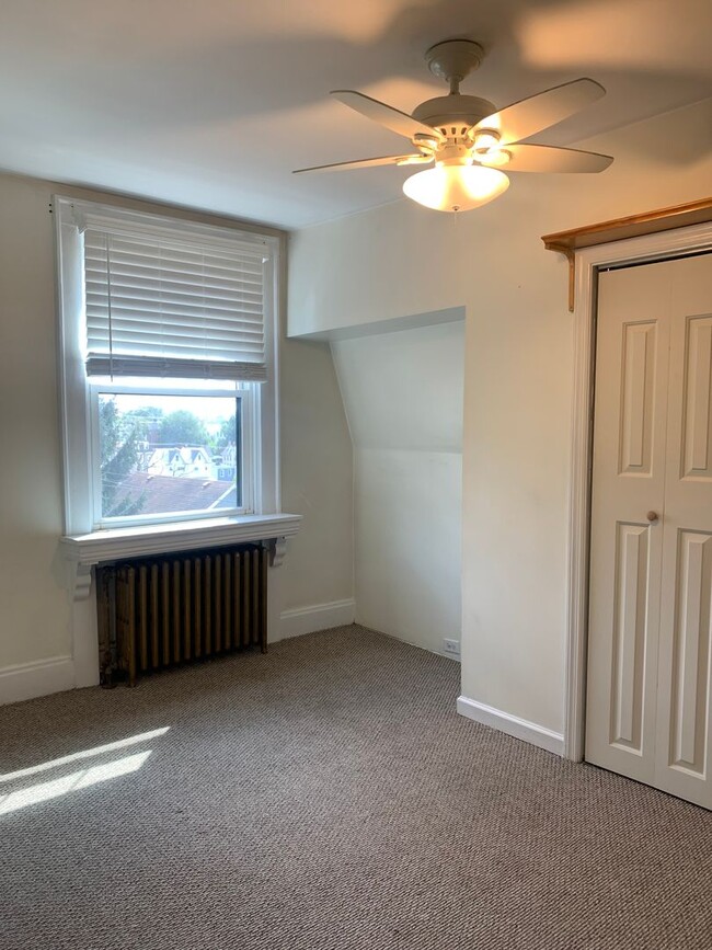 Building Photo - 3 Bedroom Single Family Home with Garage in Mount Washington!