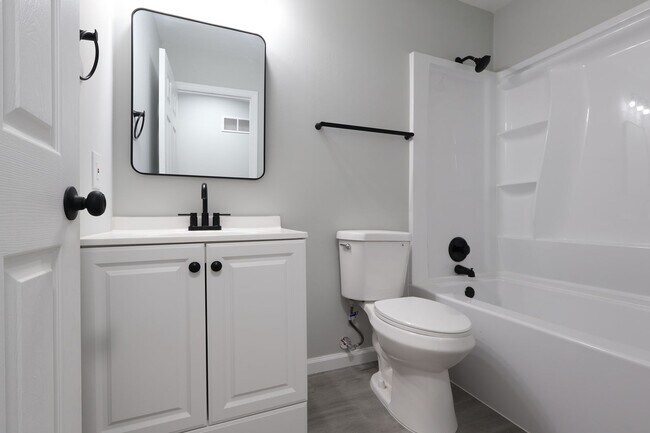 Building Photo - Beautiful 3 Bed 2.5 Bath w/2 Car Oversized Garage