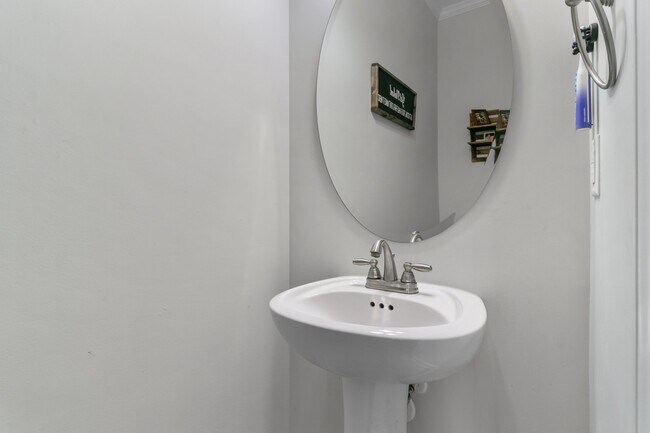 Building Photo - 230 Parrish Ln