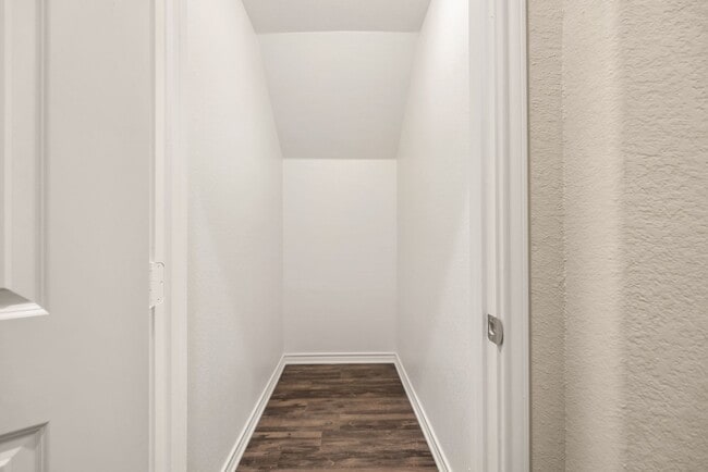 Building Photo - AUGUST PRE-LEASE!! 4/4.5 in Pershing Pointe!