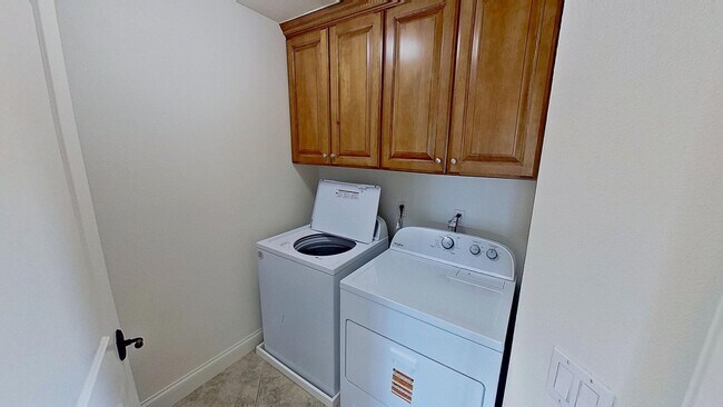Building Photo - Spacious 2-bedroom/2.5-bathroom Townhouse- In the heart of the Funk Zone