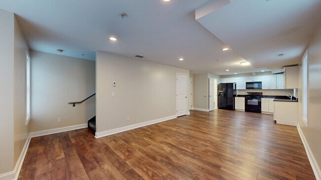 Building Photo - 60 Holworthy St