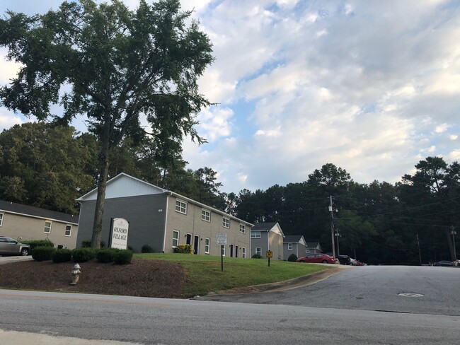 Building Photo - Village Townhomes of Oxford