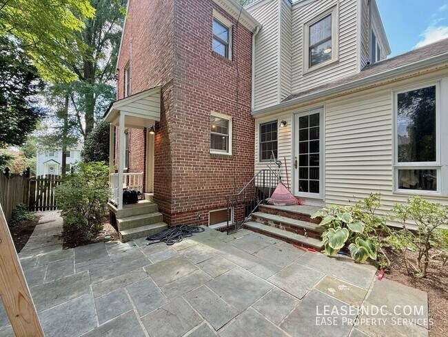 Building Photo - 4825 Butterworth Pl NW