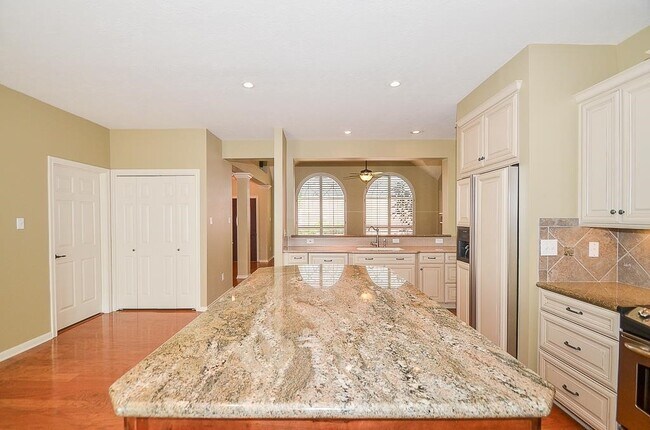 Building Photo - 46 Grants Lake Cir