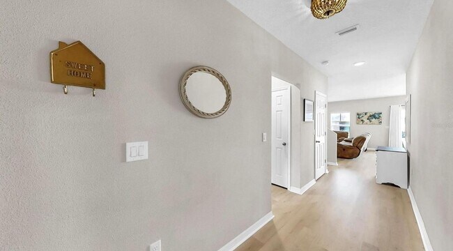 Building Photo - Spacious 5bed - With Amenities!