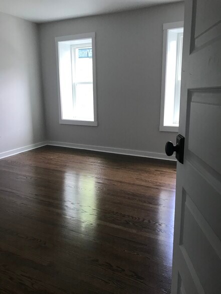 Building Photo - 443 Ripka St