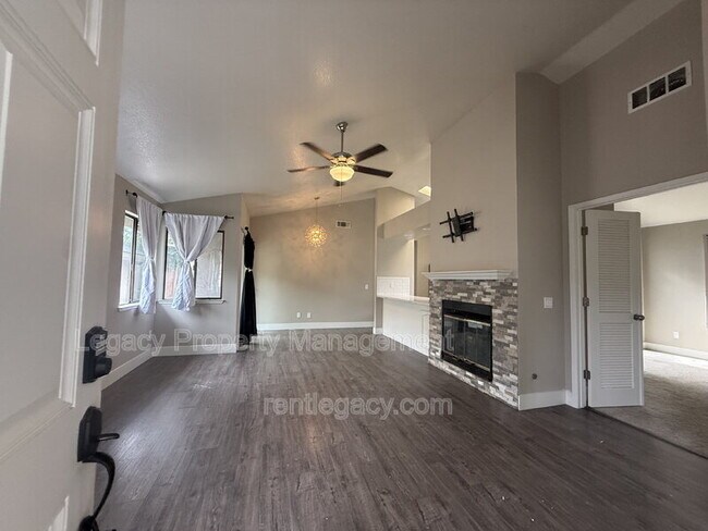 Building Photo - 7059 Sprig Dr