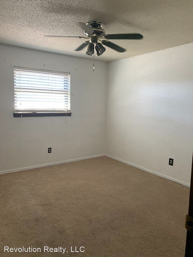 Building Photo - 3 br, 2 bath House - 1900 Carlyle Drive
