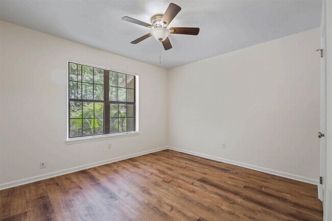Building Photo - 2556 Panther Creek Rd