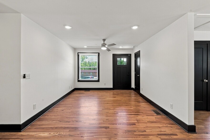 Building Photo - 625 Maclaurin Ct