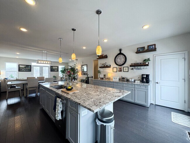 Building Photo - ***Coming Soon*** Fantastic 4 Bed 3.5 Bath End Unit Townhome In Potomac Shores Town Center