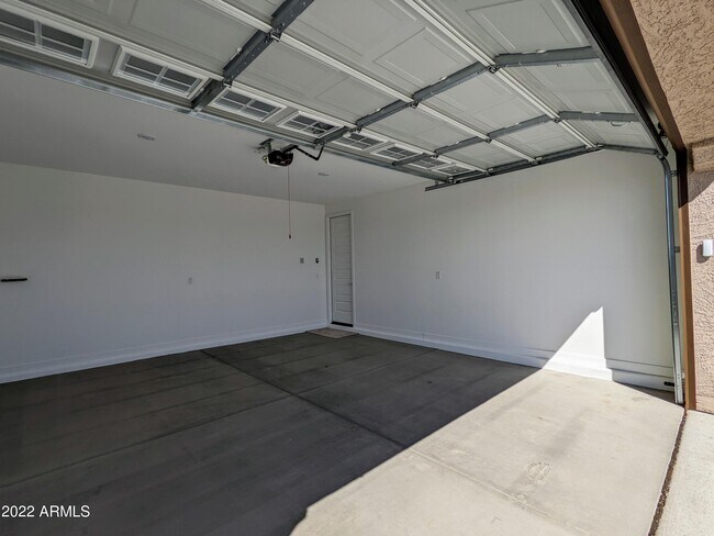 Building Photo - 16846 W Las Palmaritas Dr