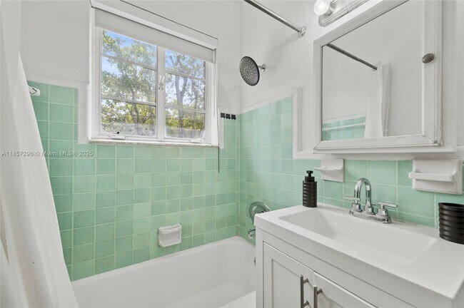 Building Photo - 301 86th St
