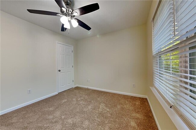 Building Photo - 1595 Stephens Pond View
