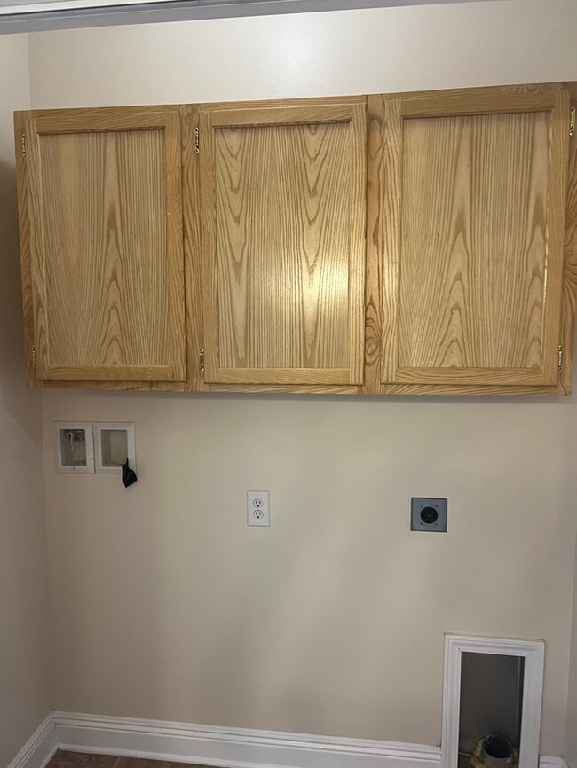 Building Photo - Beautiful 2/1 duplex