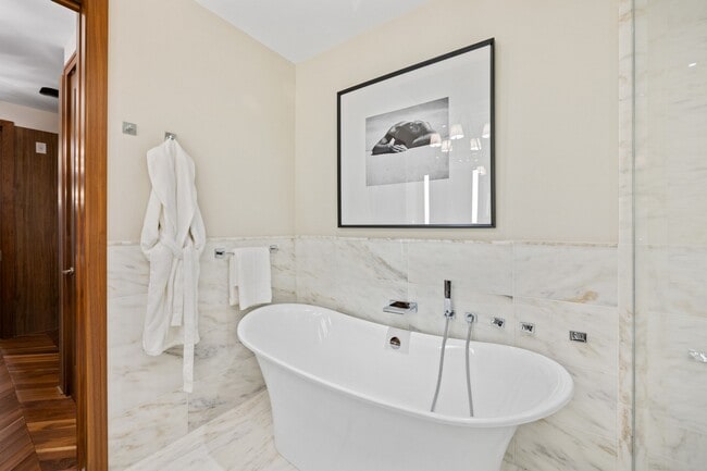 Building Photo - 300 International Drive