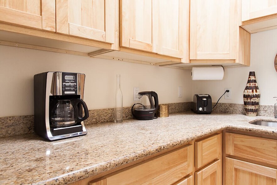 Building Photo - 152 International Boulevard