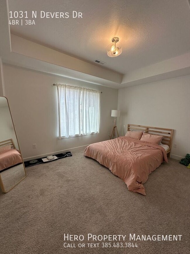 Building Photo - 1031 Devers Dr