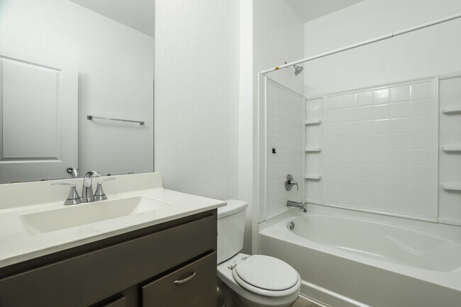 Building Photo - 4 Bedrooms located off Hwy 90W and Grosenbacher Rd, 10 miles from Lackland AFB