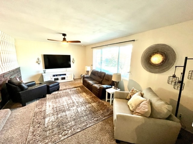 Living room - 1247 W Devonshire St