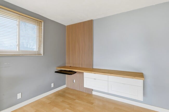 Building Photo - 1346 Phillips Ln