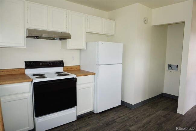 Building Photo - Recently Renovated 2 bed/1 bath Condo in C...