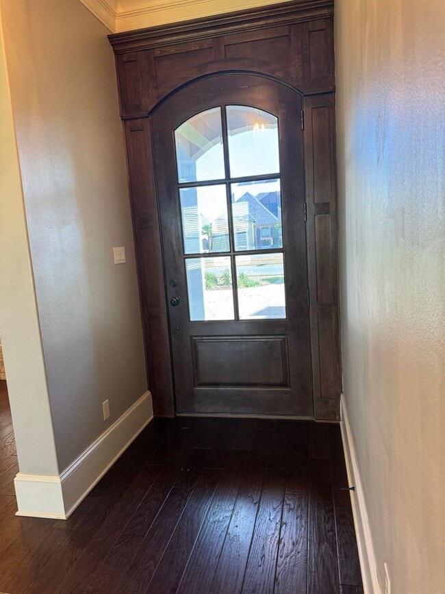 Building Photo - Gated community with community POOL!!!!