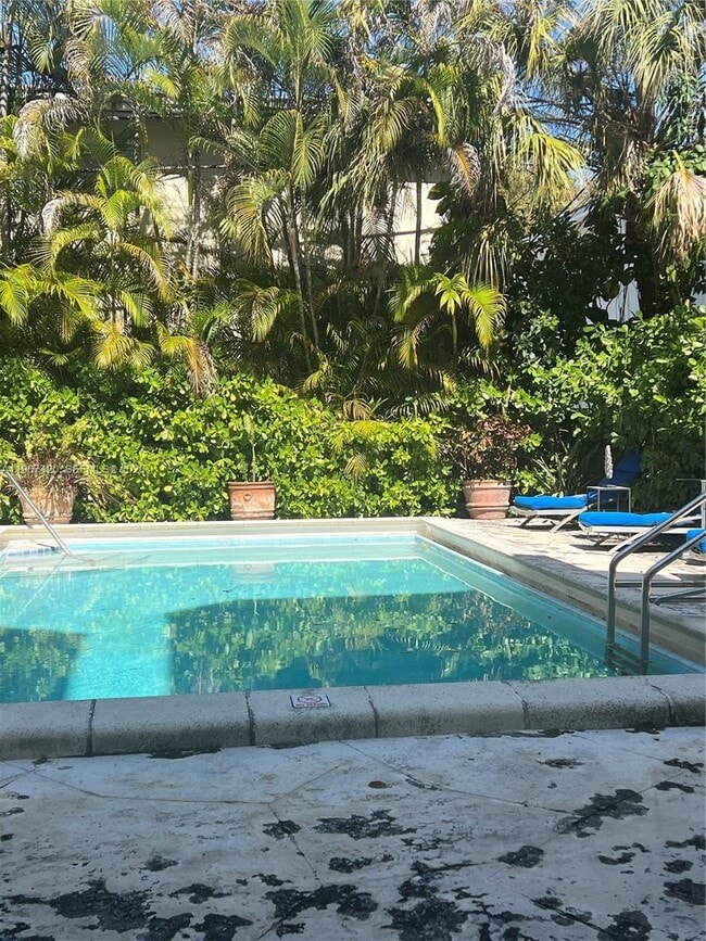 Building Photo - 427 Santander Ave